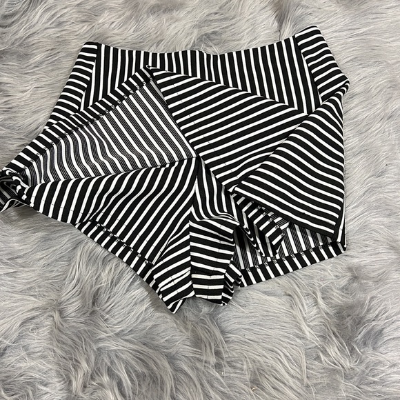 Don't Ask Why Striped Skorts One Size - Picture 3 of 7